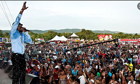 Dancehall artiste Beanieman performng at Reggae sumfest in montego bay Jamaica