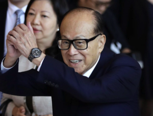 Hong kong tycoon sold Panamanian port to Black Rock